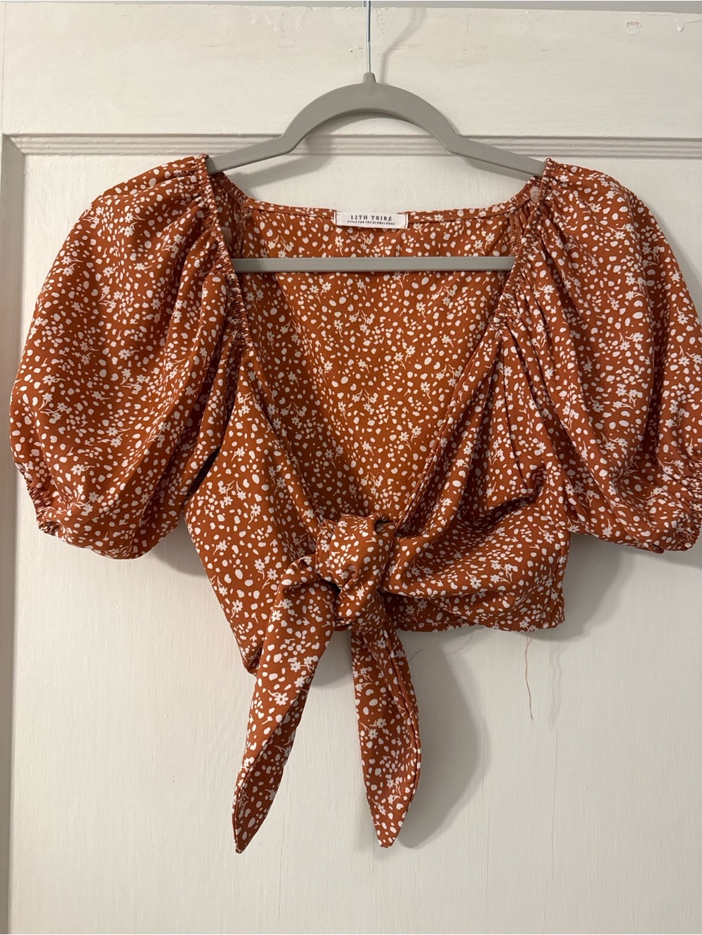 12th Tribe Rust Orange & White Floral Tie-Front Puff Sleeve Crop Top